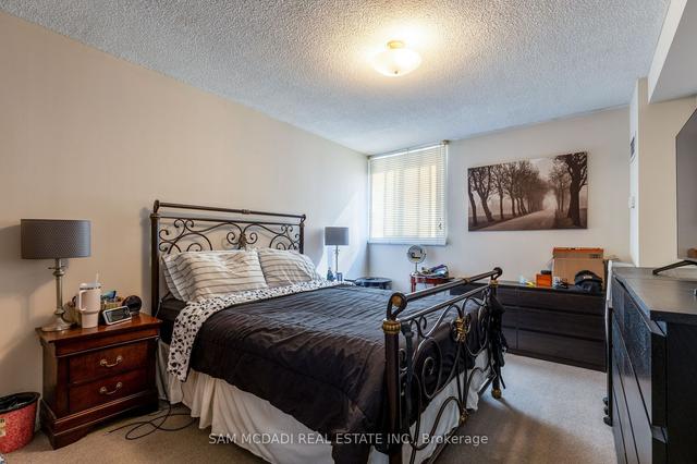 1104 - 820 Burnhamthorpe Rd, Condo with 2 bedrooms, 2 bathrooms and 1 parking in Toronto ON | Image 2