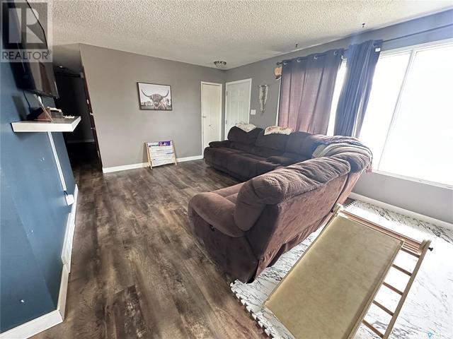 705 Katrusik Ave, House detached with 3 bedrooms, 3 bathrooms and null parking in Bienfait SK | Image 10