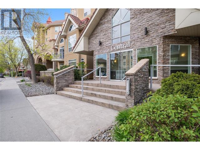 349 - 1088 Sunset Dr, Condo with 2 bedrooms, 2 bathrooms and 1 parking in Kelowna BC | Image 1