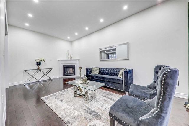 1744 William Lott Dr, House detached with 4 bedrooms, 3 bathrooms and 4 parking in Oshawa ON | Image 2