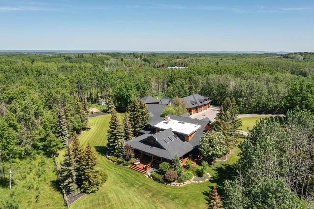 31067 Woodland Heights, House detached with 5 bedrooms, 4 bathrooms and 12 parking in Rocky View County AB | Image 3