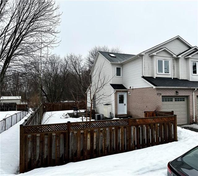 5728 Andrasi Crescent, Townhouse with 2 bedrooms, 2 bathrooms and 2 parking in Ottawa ON | Image 1