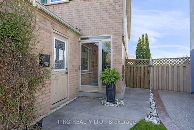 26 Niagara Pl, House detached with 4 bedrooms, 4 bathrooms and 4 parking in Brampton ON | Image 12