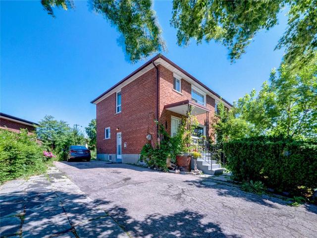 246 Grandravine Dr, House semidetached with 3 bedrooms, 3 bathrooms and 6 parking in Toronto ON | Image 1