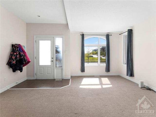 1212 Longfields Dr, Townhouse with 3 bedrooms, 3 bathrooms and 3 parking in Ottawa ON | Image 3
