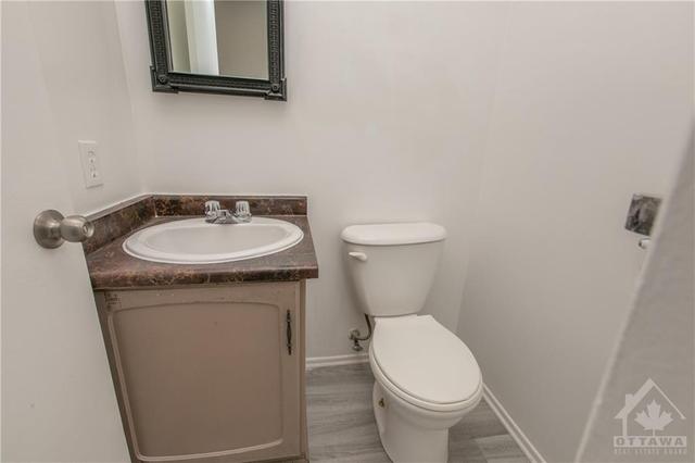 5 - 1661 Heron Rd, Townhouse with 3 bedrooms, 2 bathrooms and 1 parking in Ottawa ON | Image 17