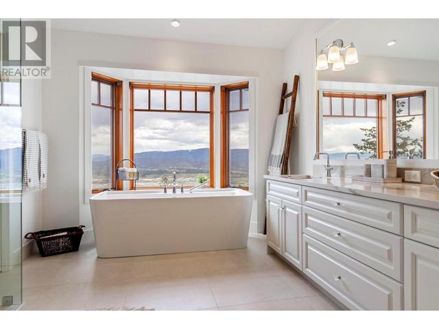 5774 Deadpine Dr, House detached with 6 bedrooms, 5 bathrooms and 3 parking in Central Okanagan BC | Image 29