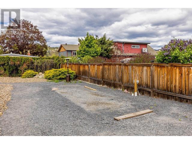 464 Mcphee St, House detached with 5 bedrooms, 2 bathrooms and 6 parking in Kelowna BC | Image 36