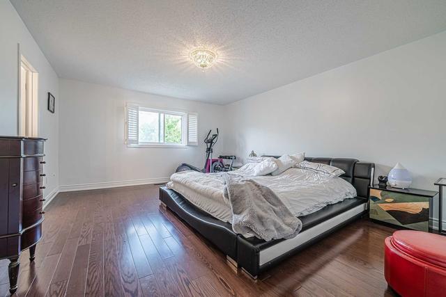 561 Mulock Ct, House attached with 3 bedrooms, 4 bathrooms and 4 parking in Newmarket ON | Image 13