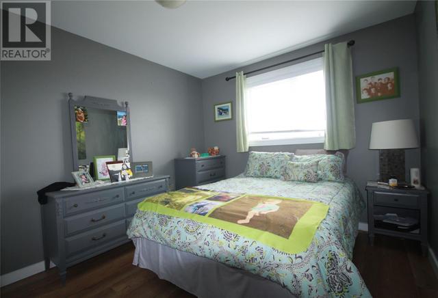 2 Edwards Pl, House other with 5 bedrooms, 2 bathrooms and null parking in Mount Pearl NL | Image 9