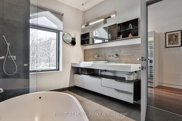 50 Beverley St, House attached with 3 bedrooms, 3 bathrooms and 1 parking in Toronto ON | Image 18