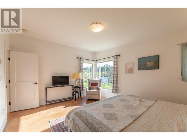 5824 Lewes Ave, House detached with 3 bedrooms, 2 bathrooms and 2 parking in Summerland BC | Image 19