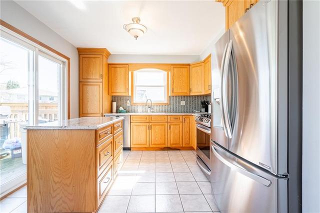 123 Keefer Rd, House detached with 5 bedrooms, 2 bathrooms and 2 parking in Thorold ON | Image 2