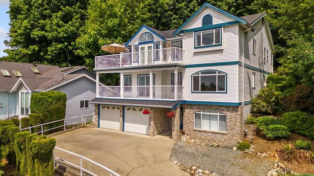 2773 Lucern Cres, House detached with 4 bedrooms, 4 bathrooms and 4 parking in Abbotsford BC | Image 2