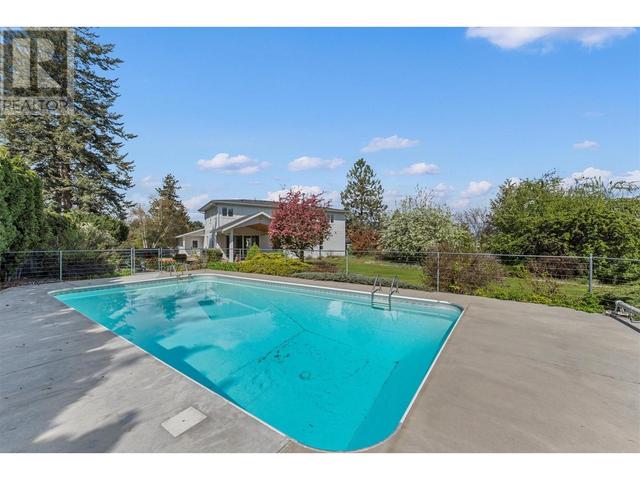 4715 Parkridge Dr, House detached with 5 bedrooms, 4 bathrooms and 7 parking in Kelowna BC | Image 3