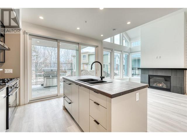 3160 Landry Cres, House attached with 4 bedrooms, 3 bathrooms and 1 parking in Summerland BC | Image 5