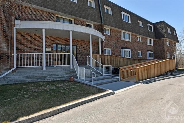 310 - 845 Kyle Crt, Condo with 1 bedrooms, 1 bathrooms and 1 parking in Brockville ON | Image 2