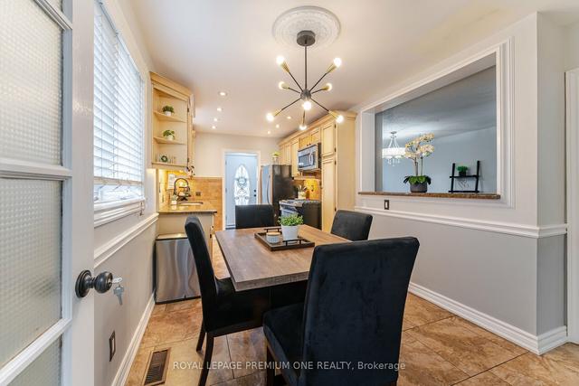 59 Ruthmar Cres, House semidetached with 3 bedrooms, 2 bathrooms and 4 parking in Toronto ON | Image 2