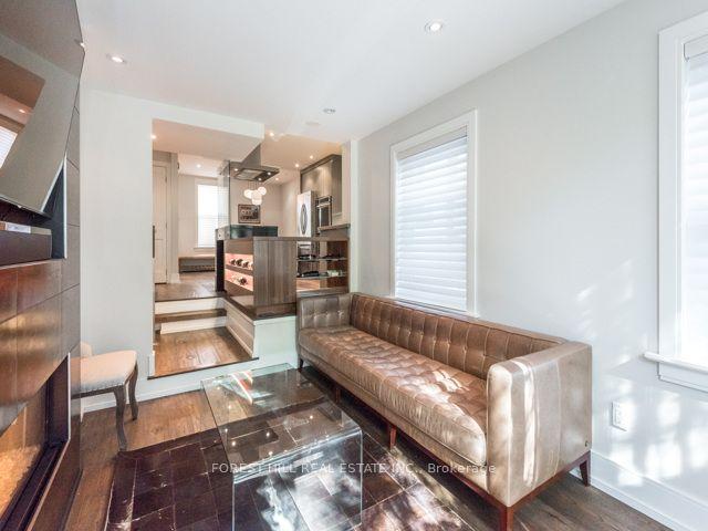 39 Bishop St, House attached with 2 bedrooms, 3 bathrooms and 0 parking in Toronto ON | Image 5