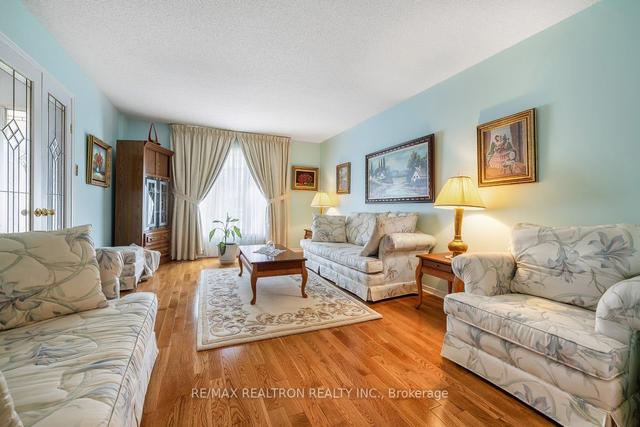 82 Humber Valley Cres, House detached with 4 bedrooms, 3 bathrooms and 6 parking in King ON | Image 23
