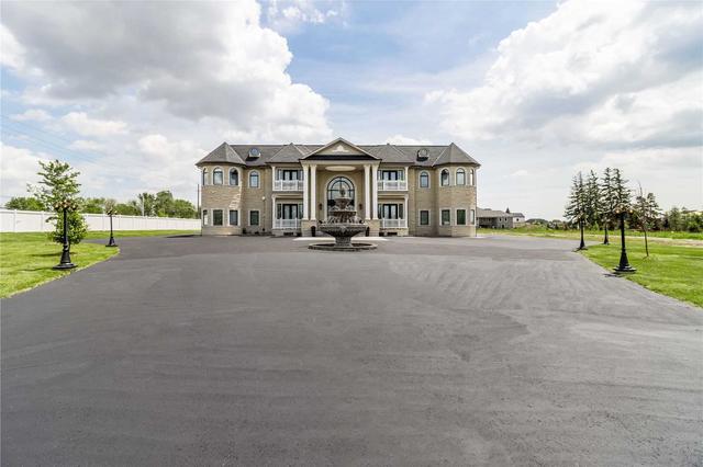 12 St Lukes Ct, House detached with 5 bedrooms, 13 bathrooms and 26 parking in Brampton ON | Image 3