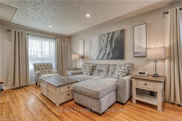 80 Josephine St, House detached with 2 bedrooms, 2 bathrooms and 4 parking in London ON | Image 2