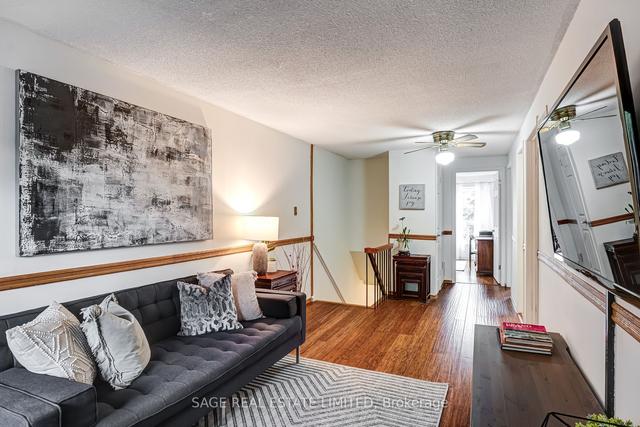 101 Springhouse Sq, House attached with 3 bedrooms, 2 bathrooms and 2 parking in Toronto ON | Image 3