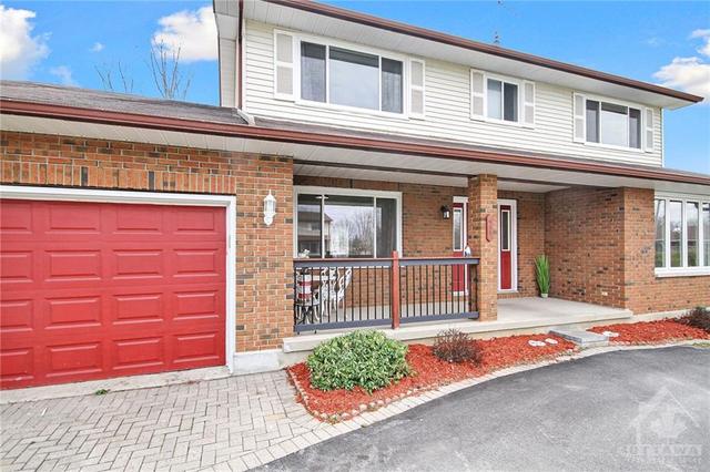 499 Quart Crt, House detached with 4 bedrooms, 3 bathrooms and 4 parking in North Dundas ON | Image 2