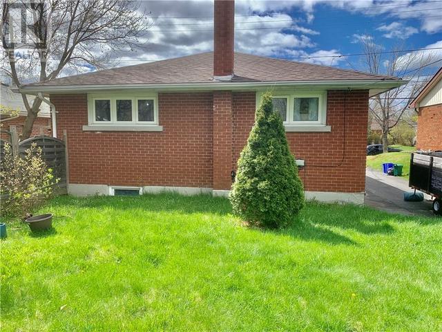 1238 Woodbine Ave, House detached with 6 bedrooms, 2 bathrooms and null parking in Greater Sudbury ON | Image 2