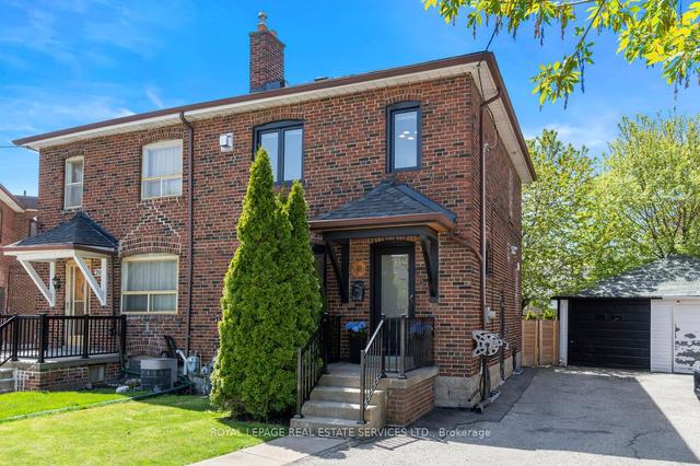 18 Coates Ave, House semidetached with 3 bedrooms, 2 bathrooms and 1 parking in Toronto ON | Image 12