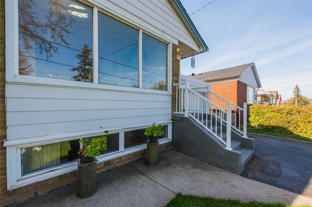 3715 St Clair Ave E, House detached with 3 bedrooms, 3 bathrooms and 2 parking in Toronto ON | Image 23