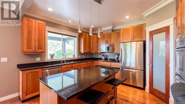 3431 Mary Anne Cres, House detached with 5 bedrooms, 4 bathrooms and 5 parking in Colwood BC | Image 12