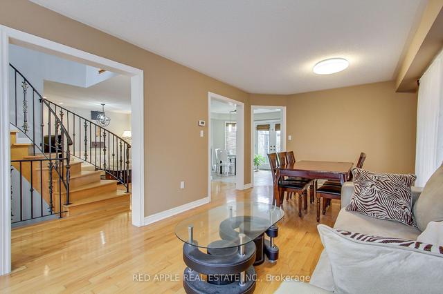 64 Metcalfe Dr, House detached with 4 bedrooms, 4 bathrooms and 6 parking in Bradford West Gwillimbury ON | Image 3