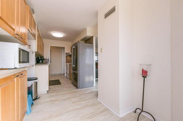 911 - 50 Elm St E, Condo with 3 bedrooms, 2 bathrooms and 2 parking in Mississauga ON | Image 12