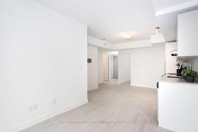 A320 - 3210 Dakota Common, Condo with 2 bedrooms, 2 bathrooms and 1 parking in Burlington ON | Image 4