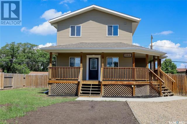 222 21st Street, House detached with 2 bedrooms, 2 bathrooms and null parking in Battleford SK | Image 1