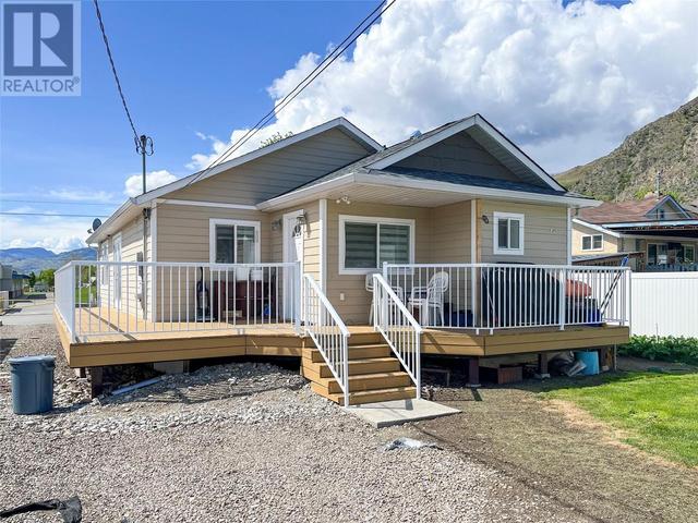 834 School Avenue, House detached with 4 bedrooms, 3 bathrooms and 3 parking in Oliver BC | Image 9