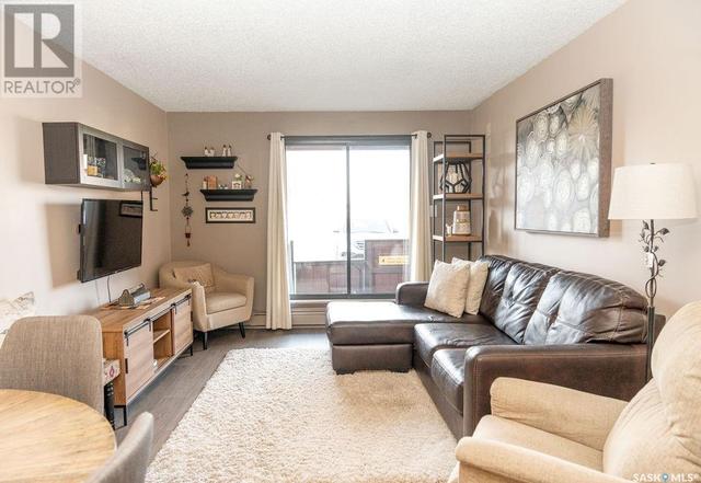 102 - 1120 9th Ave Ne, Condo with 1 bedrooms, 1 bathrooms and null parking in Swift Current SK | Image 1