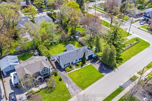 207 Jennings Cres, House detached with 3 bedrooms, 1 bathrooms and 5 parking in Oakville ON | Image 23