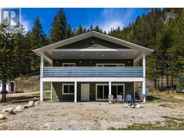 4820 33 Hwy, House detached with 5 bedrooms, 2 bathrooms and 6 parking in Kootenay Boundary E BC | Image 1