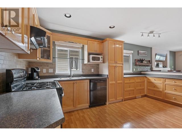 11597 240 St, House detached with 5 bedrooms, 3 bathrooms and 6 parking in Maple Ridge BC | Image 9