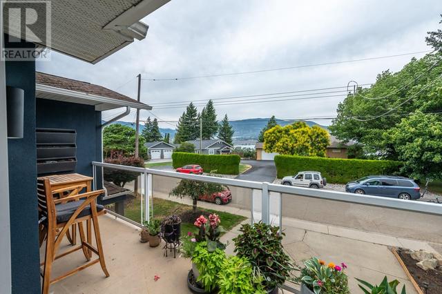 144 Vancouver Pl, House detached with 6 bedrooms, 4 bathrooms and 4 parking in Penticton BC | Image 9