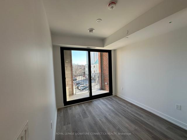 332 - 1 Jarvis St, Condo with 1 bedrooms, 1 bathrooms and 0 parking in Hamilton ON | Image 2