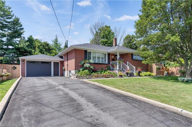 367 Mcewen Dr, House detached with 2 bedrooms, 2 bathrooms and 5 parking in Kingston ON | Image 12