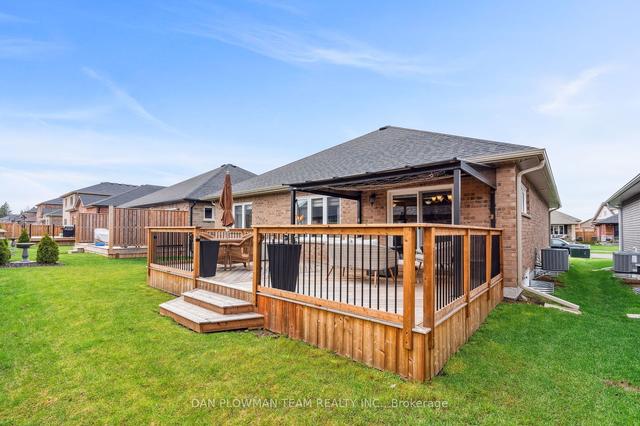 13 Claxton Cres, House detached with 2 bedrooms, 2 bathrooms and 6 parking in Kawartha Lakes ON | Image 19