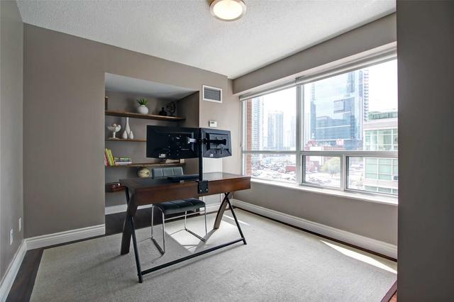 717 - 270 Wellington St W, Condo with 2 bedrooms, 2 bathrooms and 1 parking in Toronto ON | Image 8
