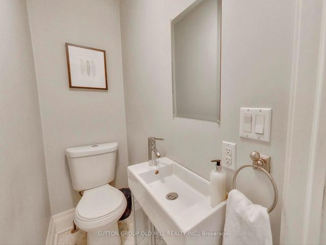 529 Runnymede Rd, House semidetached with 5 bedrooms, 3 bathrooms and 2 parking in Toronto ON | Image 8