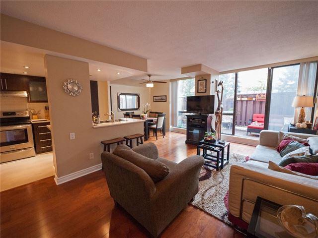 TH16 - 53 Mccaul St, Townhouse with 3 bedrooms, 3 bathrooms and null parking in Toronto ON | Image 3