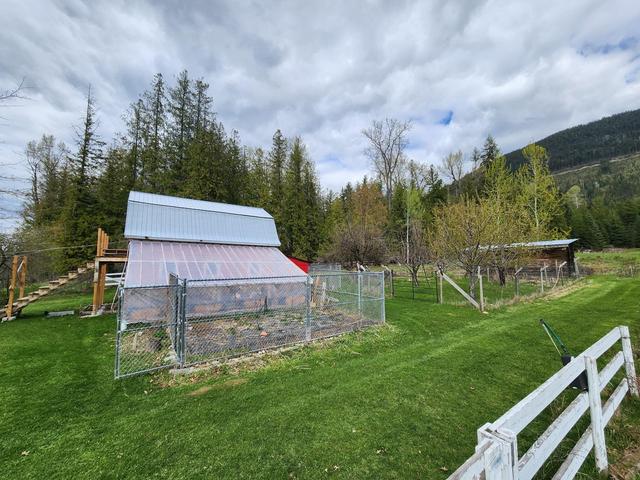 574 Mccormack Rd, House detached with 0 bedrooms, 0 bathrooms and null parking in Central Kootenay K BC | Image 21