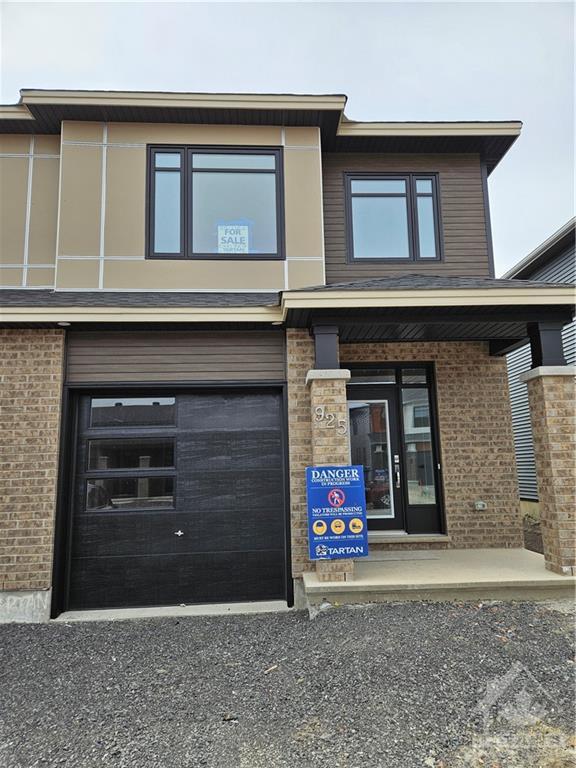 925 Clarkia Street, Townhouse with 3 bedrooms, 3 bathrooms and 2 parking in Ottawa ON | Image 1